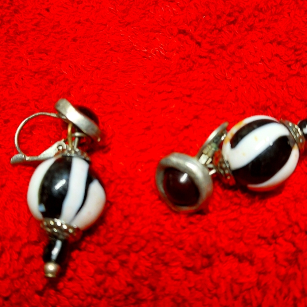 Nice earrings - Picture 1 of 2